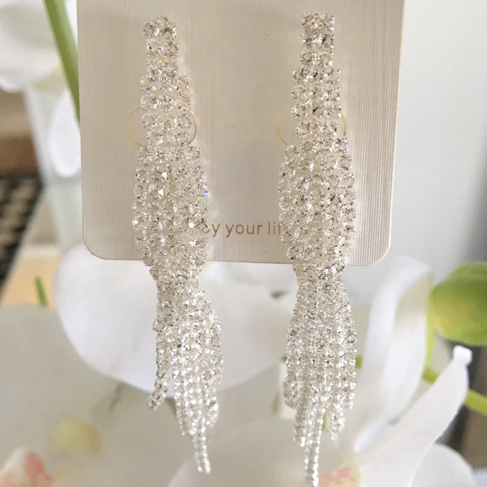ON TREND JEWELRY Waterfall diamond drop earring - Picture 3 of 4
